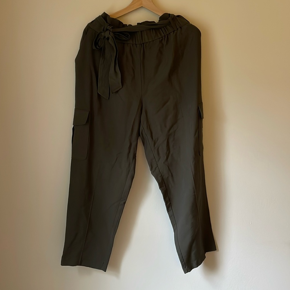 Loft paper bag style olive green LOFT pants. 90% Rayon/10% Nylon